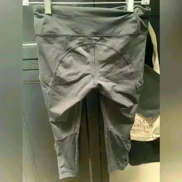 Lululemon performance leggings size 4 - Picture 4 of 7